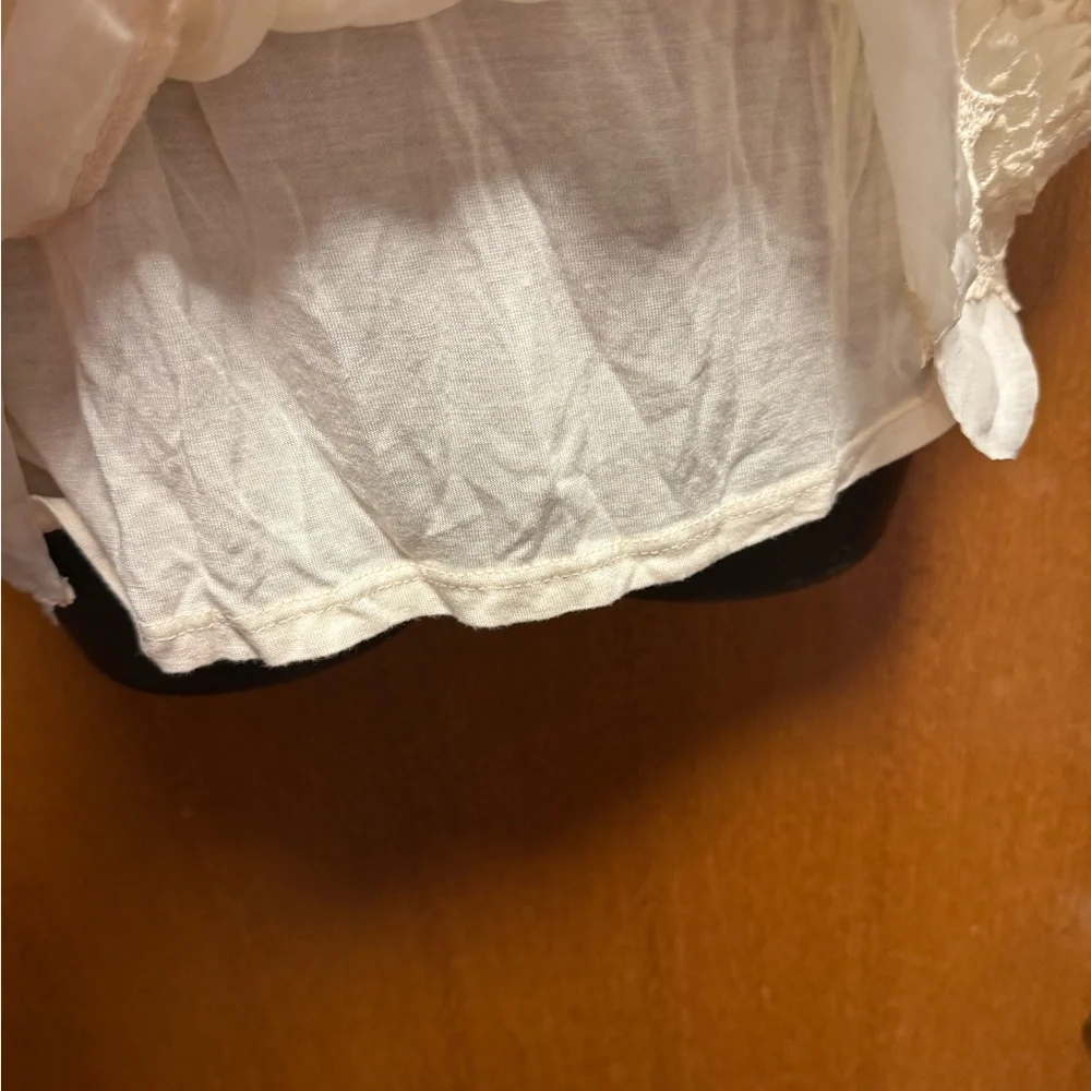 Angel Cream Ruffled Tank Top - Picture 4 of 7